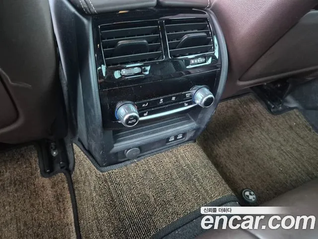 BMW 5-Series 2021 thumb 9
