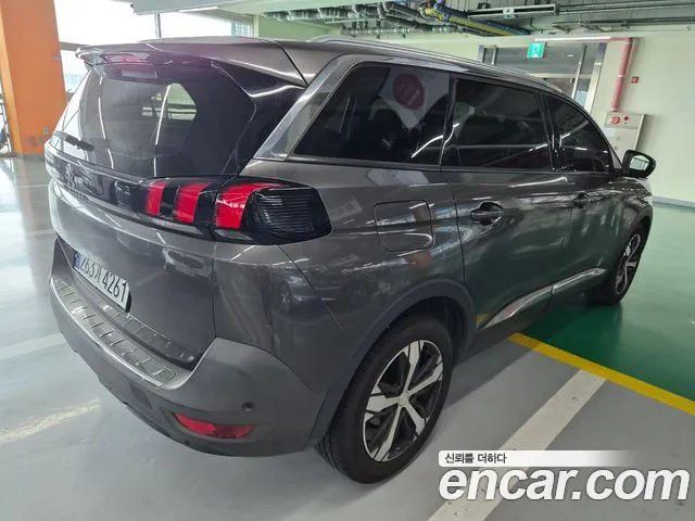 Peugeot 5008 2018 thumb 4