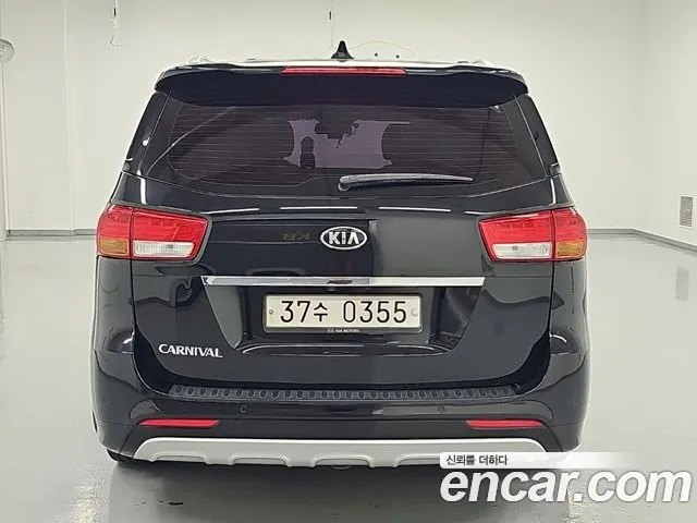 Kia Carnival 2016 thumb 3