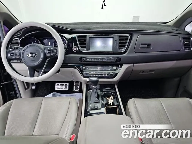 Kia Carnival 2016 thumb 7