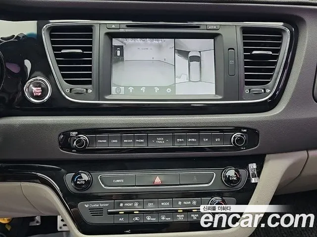 Kia Carnival 2016 thumb 10