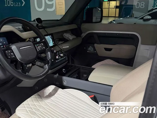 Land Rover Defender 2022 thumb 9