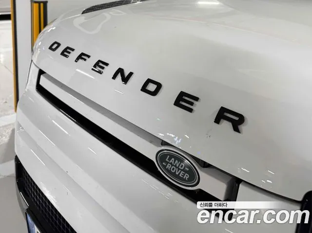Land Rover Defender 2022 thumb 10