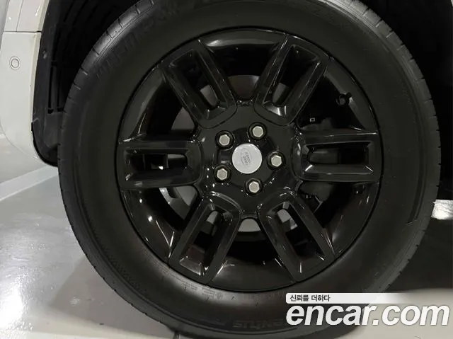 Land Rover Defender 2022 thumb 11