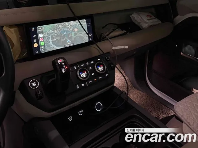 Land Rover Defender 2022 thumb 12