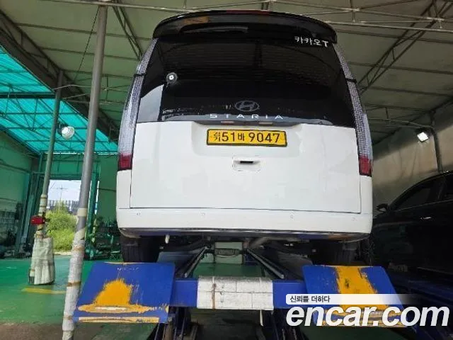 Hyundai Staria 2024 thumb 2