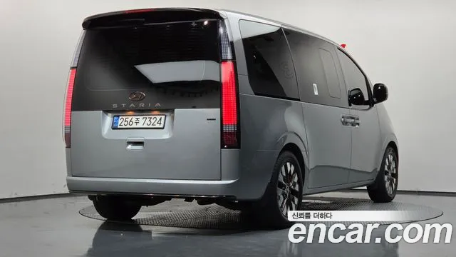 Hyundai Staria 2021 thumb 2