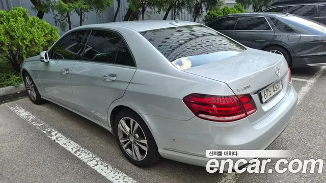 Mercedes-Benz E-Класс 2015 thumb 9