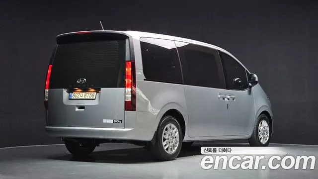 Hyundai Staria 2023 thumb 2