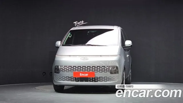 Hyundai Staria 2023 thumb 3