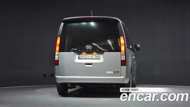 Hyundai Staria 2023 thumb 4