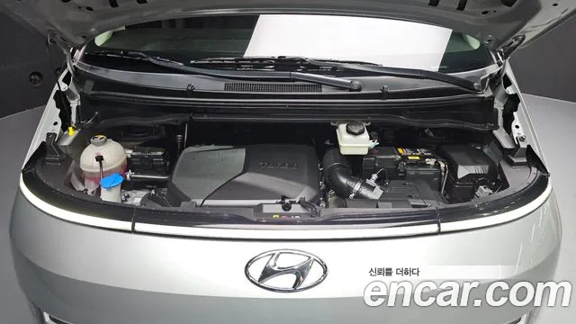 Hyundai Staria 2023 thumb 6