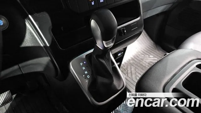 Hyundai Staria 2023 thumb 9