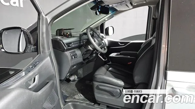 Hyundai Staria 2023 thumb 10