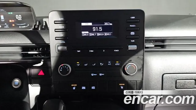 Hyundai Staria 2023 thumb 12