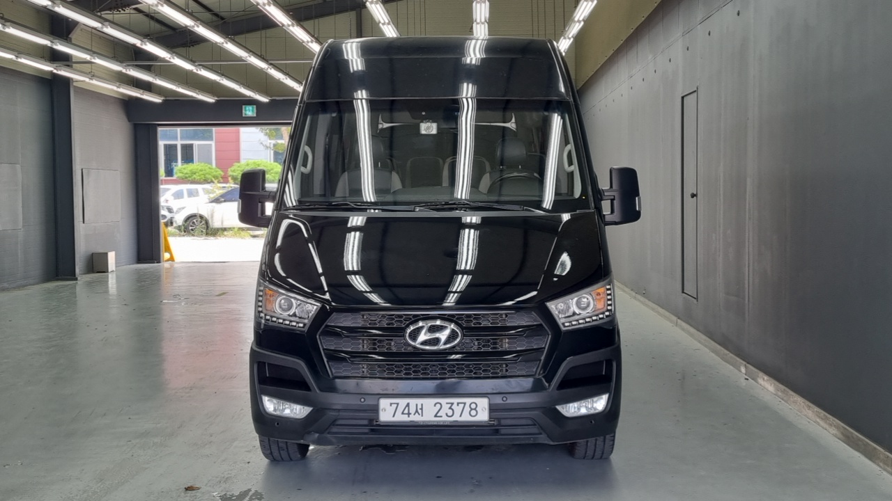 Hyundai Staria 2018 thumb 3