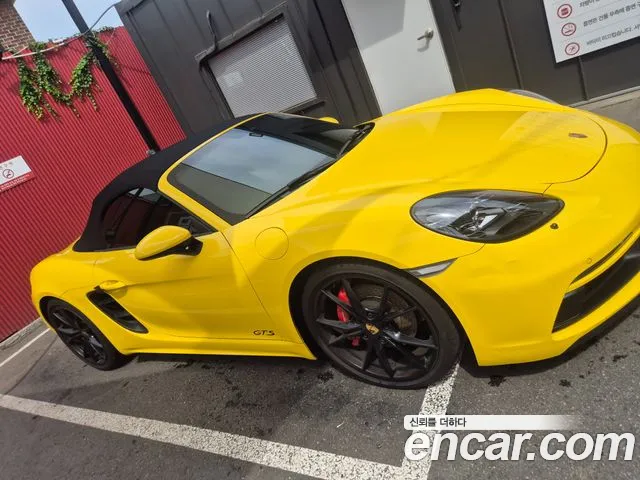 Porsche Cayman 2018 thumb 2