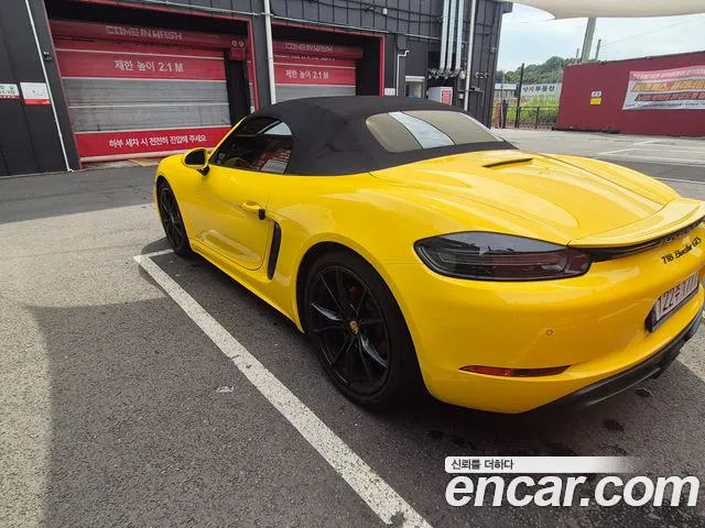 Porsche Cayman 2018 thumb 3