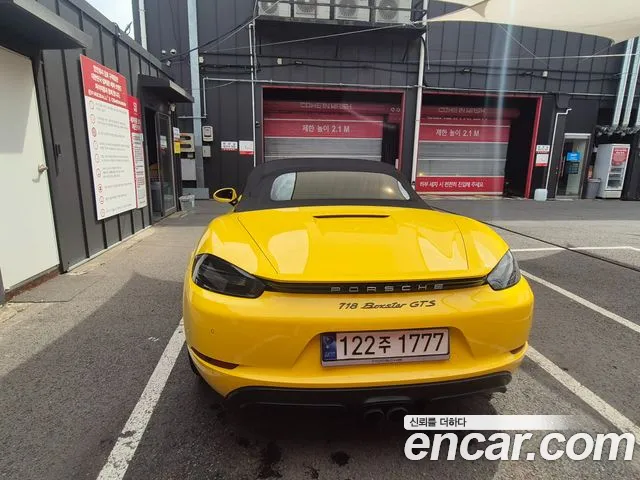 Porsche Cayman 2018 thumb 4