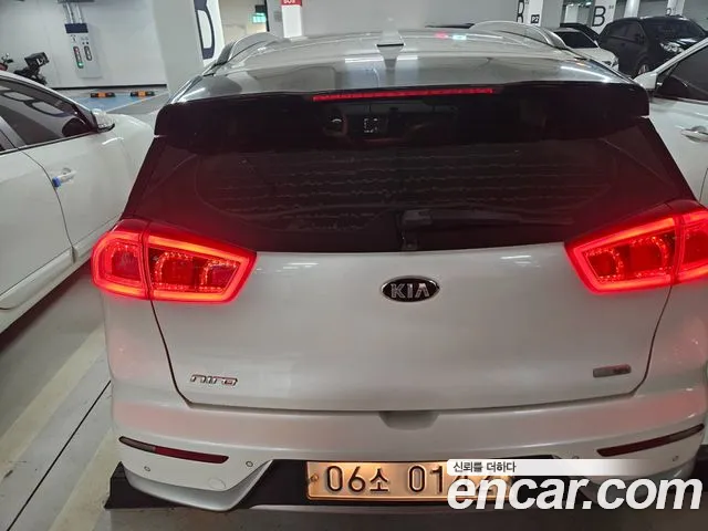 Kia Niro 2016 thumb 4
