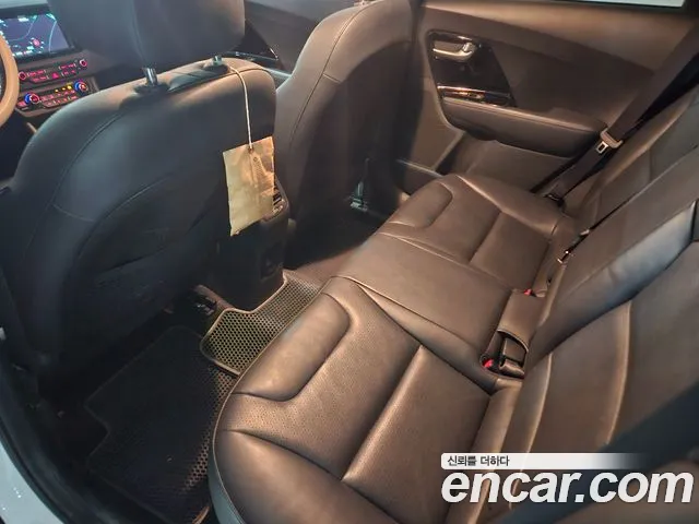 Kia Niro 2016 thumb 10