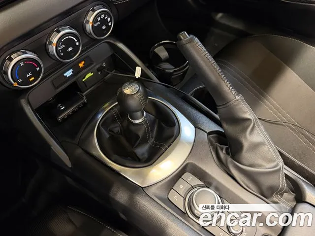 Mazda MX-5 Miata 2021 thumb 9