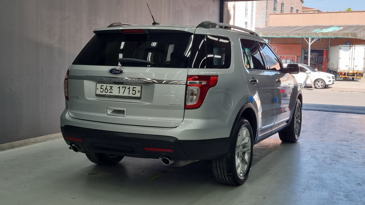 Ford Explorer 2014 thumb 2