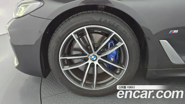 BMW 5-Series 2023 thumb 5