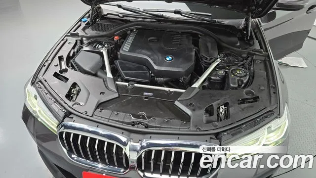 BMW 5-Series 2023 thumb 6
