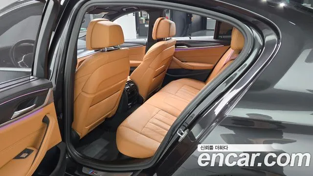 BMW 5-Series 2023 thumb 11