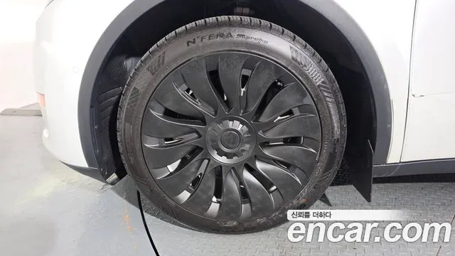 Tesla Model Y 2022 thumb 4