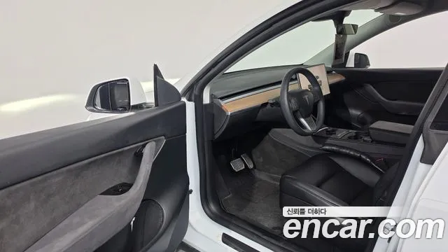 Tesla Model Y 2022 thumb 9