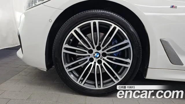 BMW 5 серии 2018 thumb 5