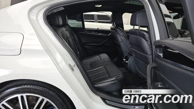 BMW 5 серии 2018 thumb 12