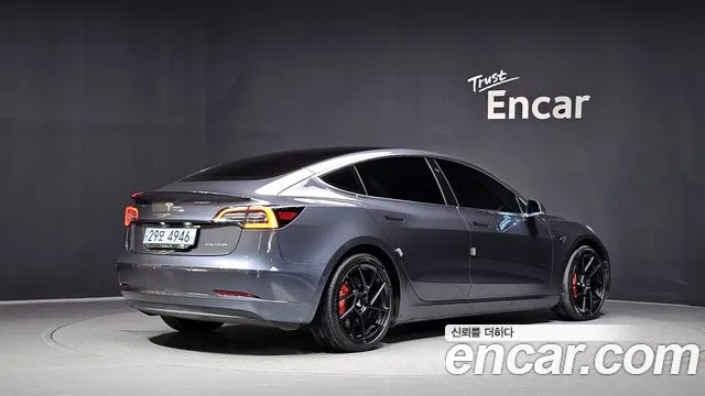 Tesla Model 3 2019 thumb 2