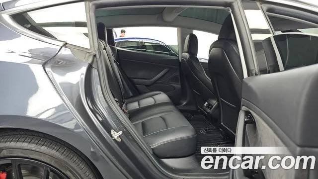 Tesla Model 3 2019 thumb 12