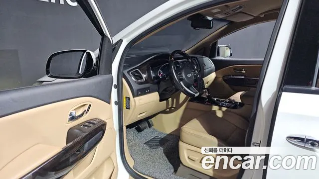 Kia Carnival 2018 thumb 10