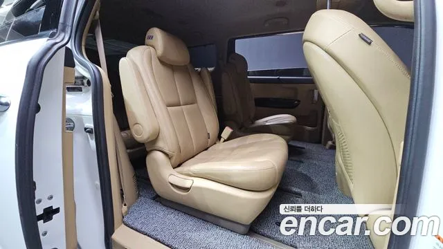 Kia Carnival 2018 thumb 11