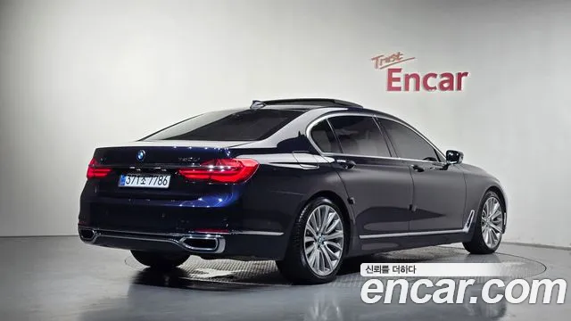 BMW 7-Series 2016 1