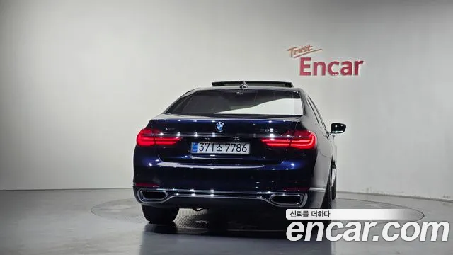 BMW 7-Series 2016 thumb 3