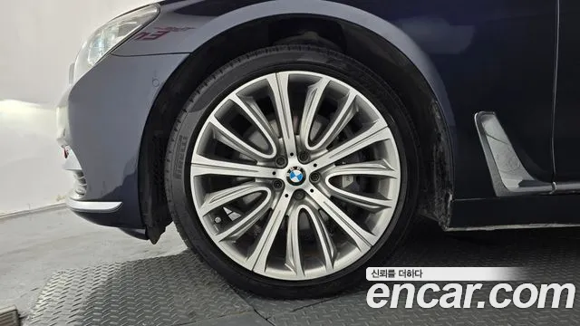 BMW 7-Series 2016 thumb 4