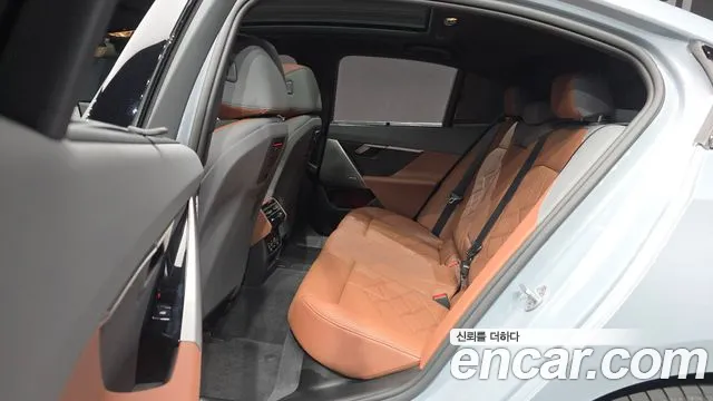 BMW 5-Series 2026 thumb 11