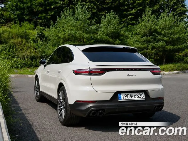 Porsche Cayenne 2022 thumb 2