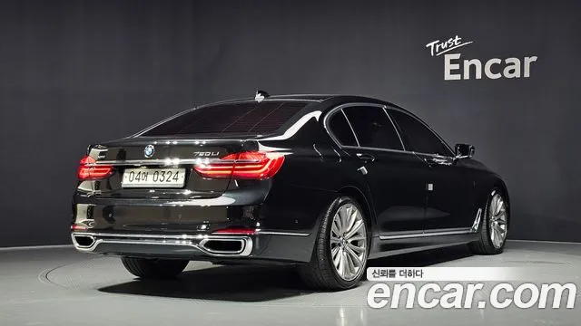 BMW 7-Series 2016 thumb 2