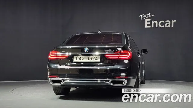 BMW 7-Series 2016 thumb 4