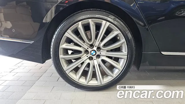 BMW 7-Series 2016 thumb 5