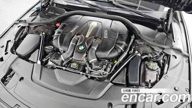 BMW 7-Series 2016 thumb 6