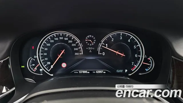 BMW 7-Series 2016 thumb 8