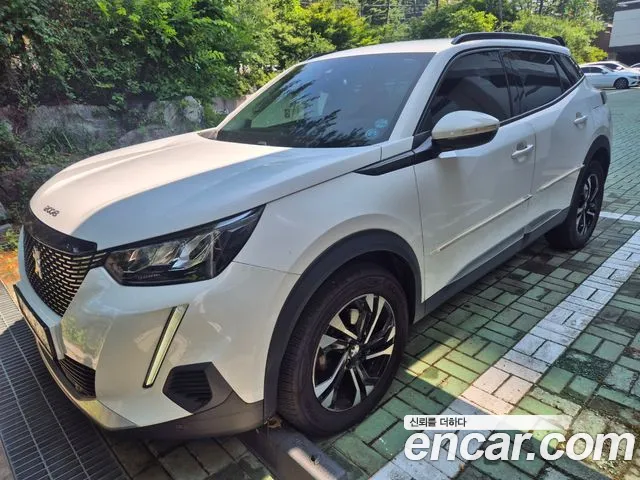 Peugeot 2008 2021 thumb 2