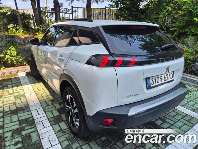 Peugeot 2008 2021 thumb 4